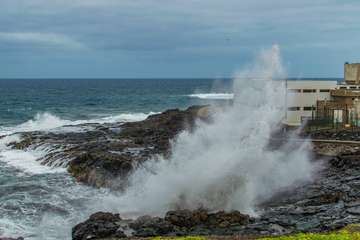 Montañas de agua en la costa de Telde (Foto Antonio Rico)
